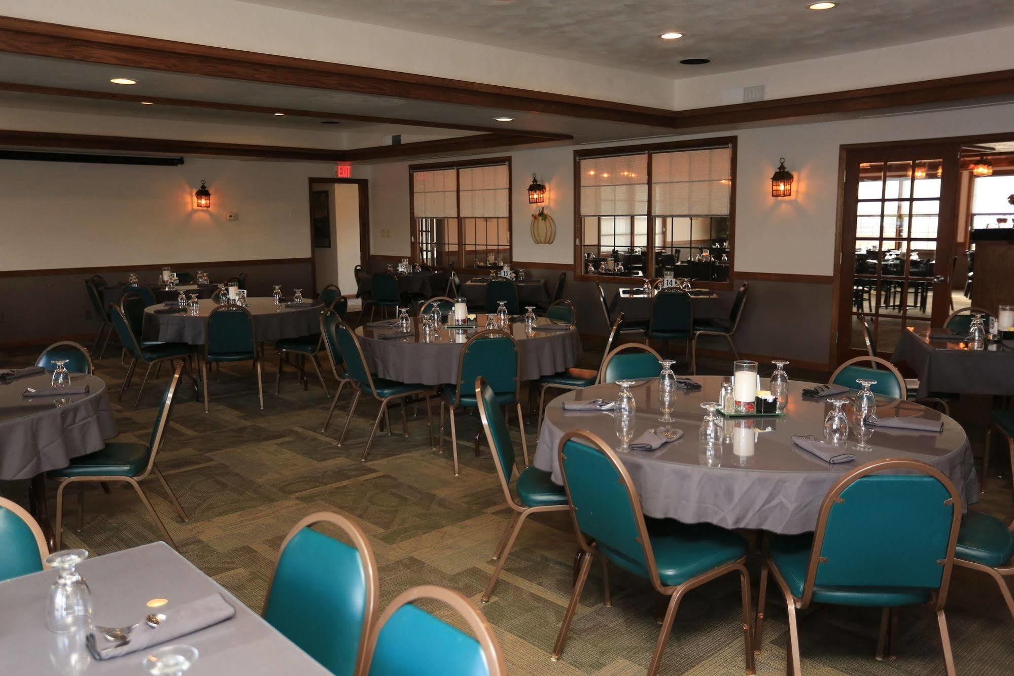 Shawano Four Seasons Resort מראה חיצוני תמונה