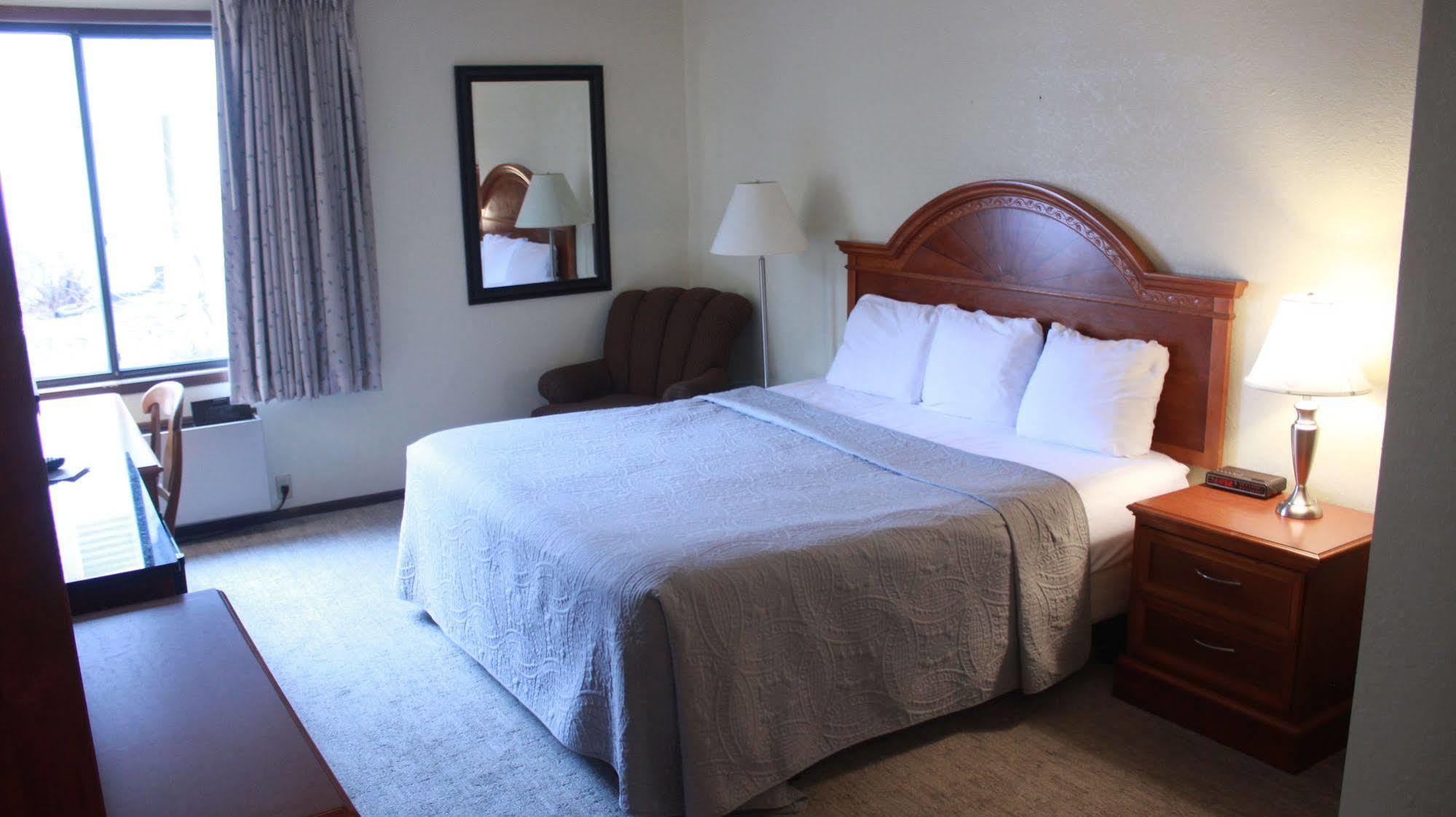 Shawano Four Seasons Resort מראה חיצוני תמונה