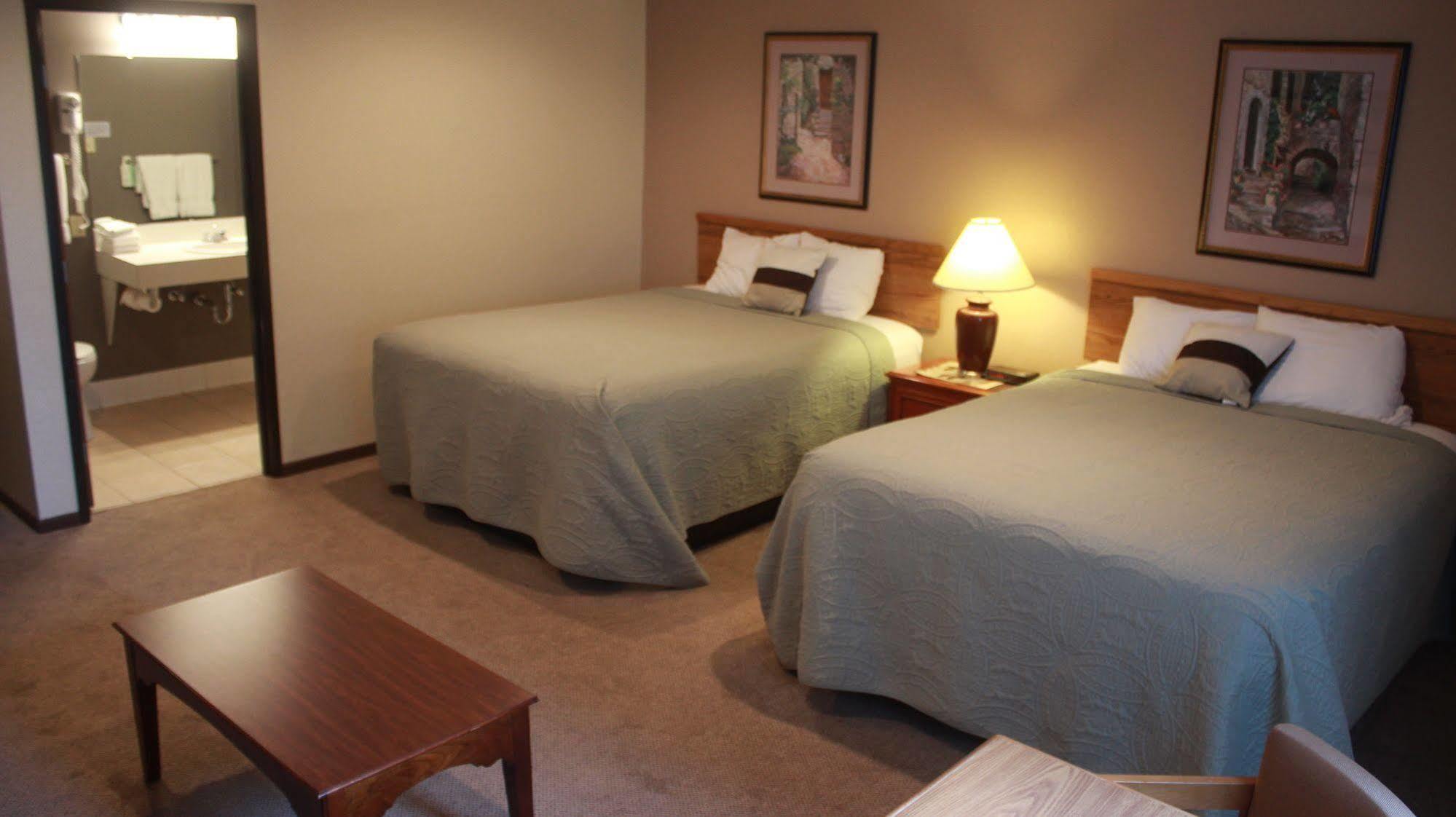 Shawano Four Seasons Resort מראה חיצוני תמונה