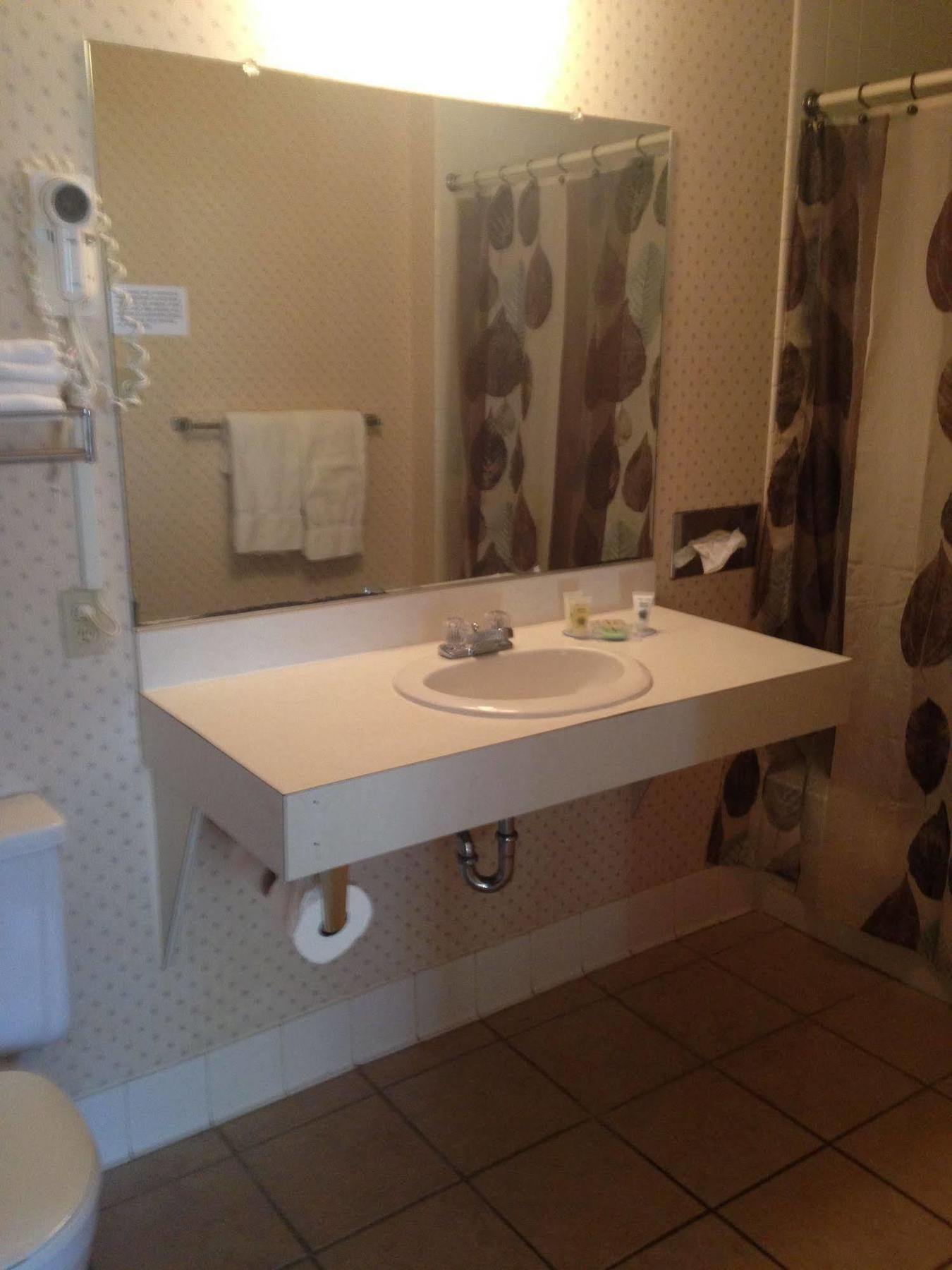 Shawano Four Seasons Resort מראה חיצוני תמונה